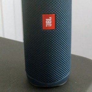 JBL Flip 5 Waterproof Bluetooth Speaker